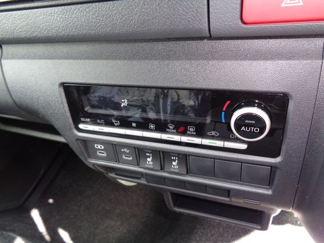 TOYOTA HIACE VAN 4WD 2026 Image 31