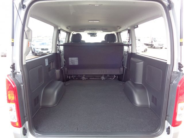 TOYOTA HIACE VAN 4WD 2026 Image 31