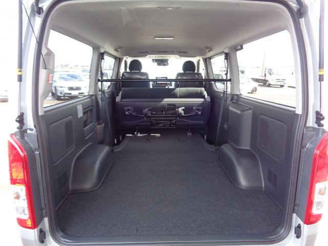 TOYOTA HIACE VAN 4WD 2026 Image 31