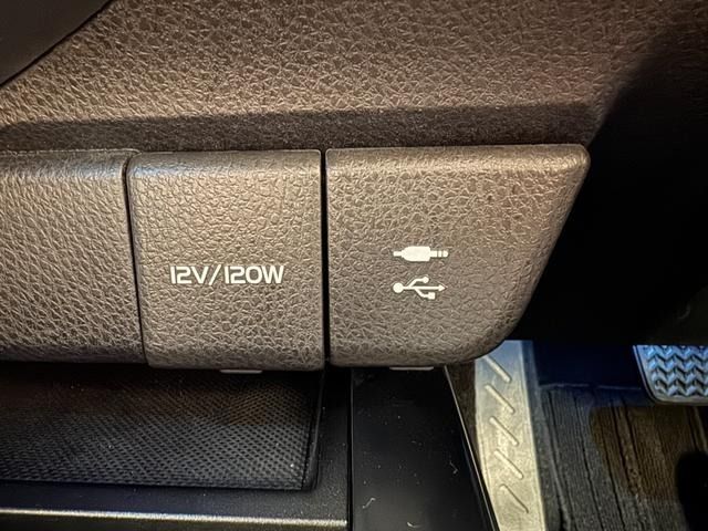 TOYOTA CAMRY HYBRID 2019 Image 31