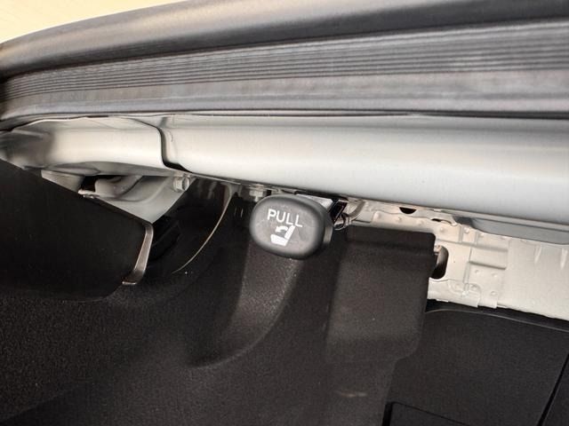 TOYOTA CAMRY HYBRID 2019 Image 31