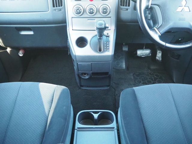 MITSUBISHI DELICA D:5 2WD 2011 Image 31