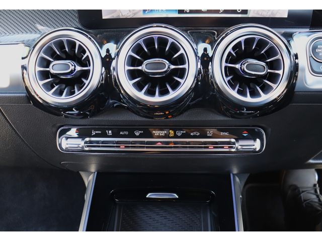 MERCEDES BENZ GLB 2021 Image 31