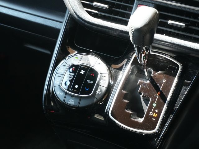 TOYOTA VOXY 2020 Image 31