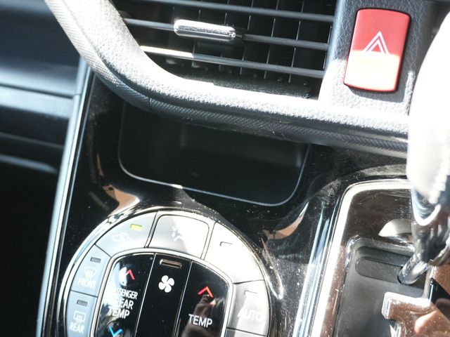 TOYOTA VOXY 2020 Image 31