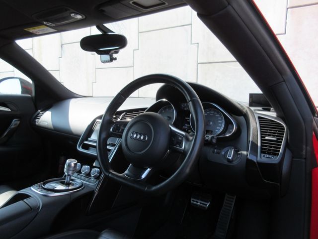 AUDI R8 2012 Image 31