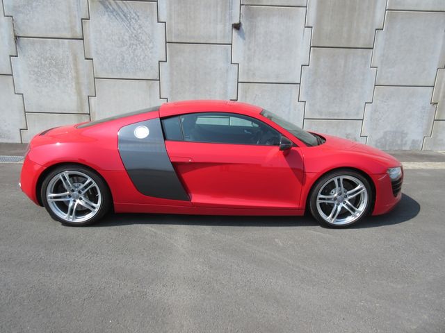 AUDI R8 2012 Image 31