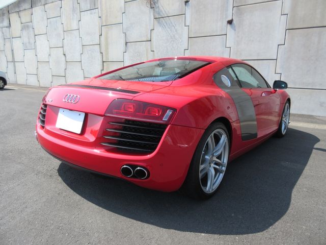 AUDI R8 2012 Image 31