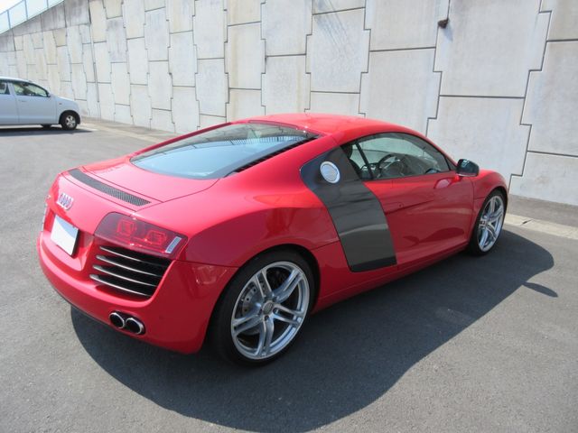 AUDI R8 2012 Image 31