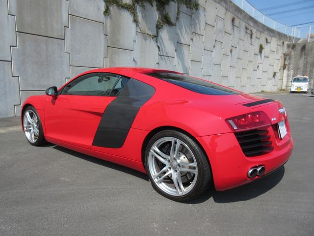 AUDI R8 2012 Image 31