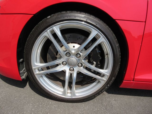 AUDI R8 2012 Image 31