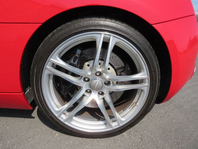 AUDI R8 2012 Image 31