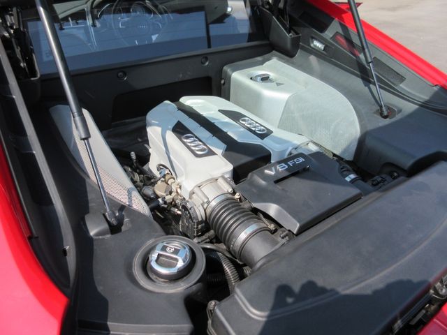 AUDI R8 2012 Image 31