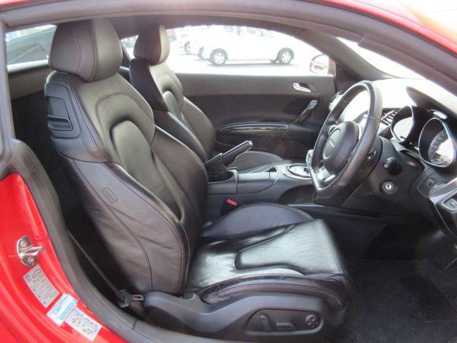 AUDI R8 2012 Image 31