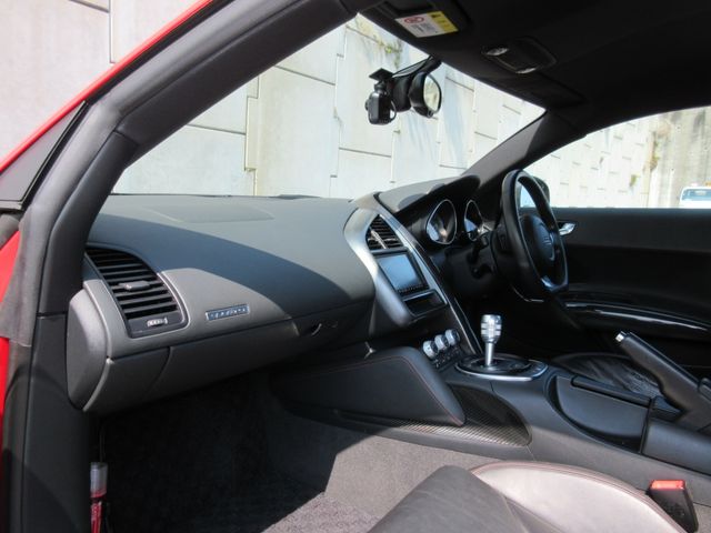 AUDI R8 2012 Image 31