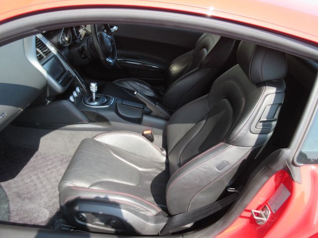 AUDI R8 2012 Image 31