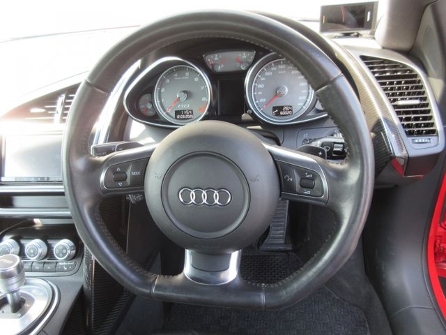 AUDI R8 2012 Image 31