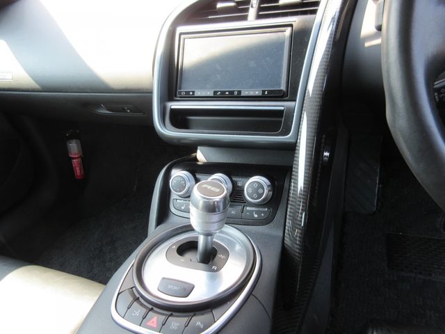 AUDI R8 2012 Image 31