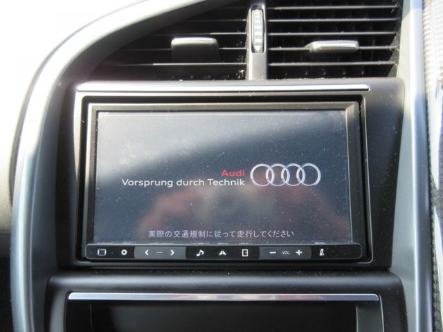 AUDI R8 2012 Image 31