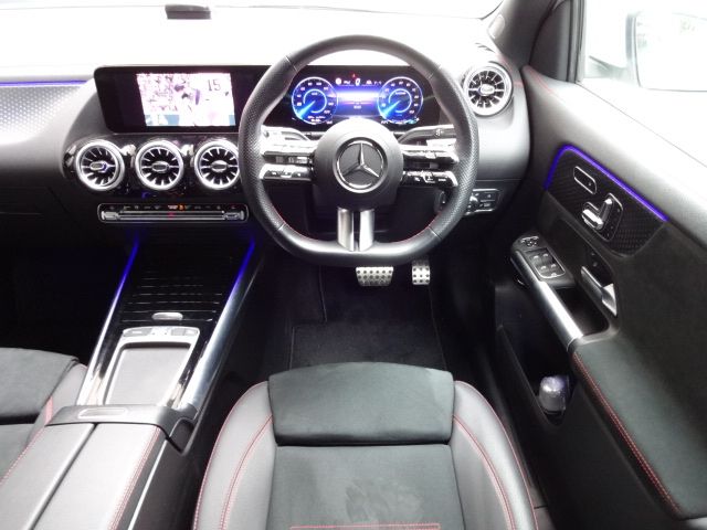 MERCEDES BENZ EQA 2024 Image 31