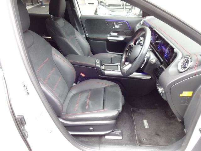 MERCEDES BENZ EQA 2024 Image 31