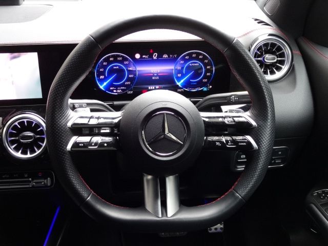 MERCEDES BENZ EQA 2024 Image 31