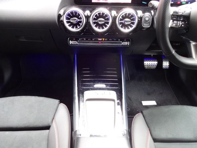 MERCEDES BENZ EQA 2024 Image 31