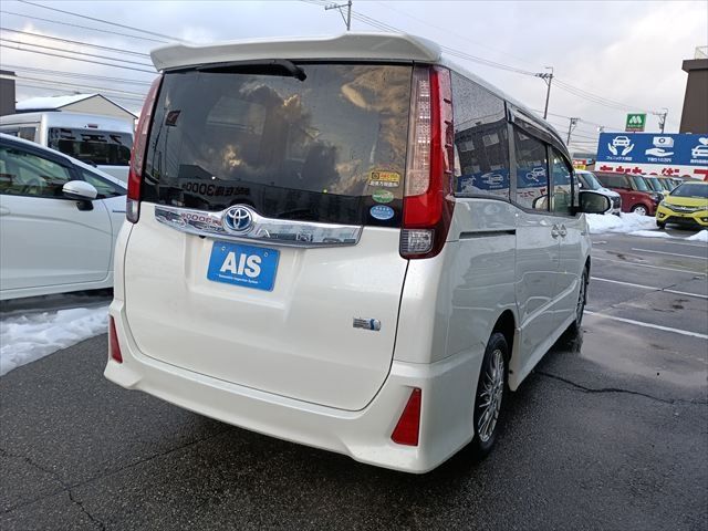 TOYOTA NOAH HYBRID 2016 Image 31