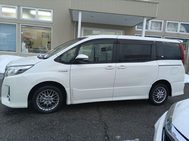 TOYOTA NOAH HYBRID 2016 Image 31