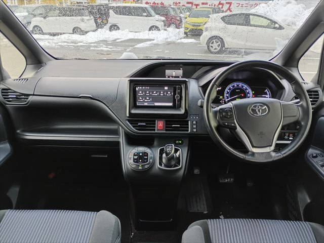 TOYOTA NOAH HYBRID 2016 Image 31