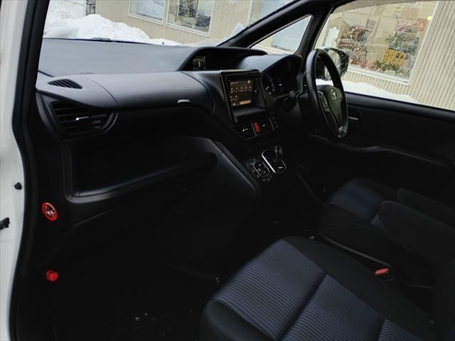 TOYOTA NOAH HYBRID 2016 Image 31