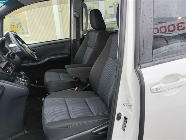 TOYOTA NOAH HYBRID 2016 Image 31