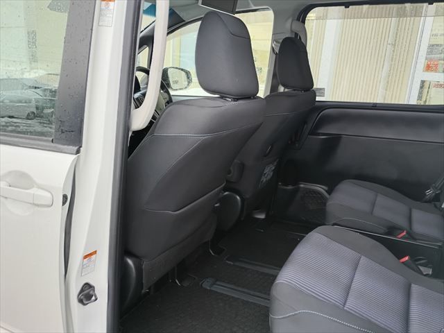 TOYOTA NOAH HYBRID 2016 Image 31