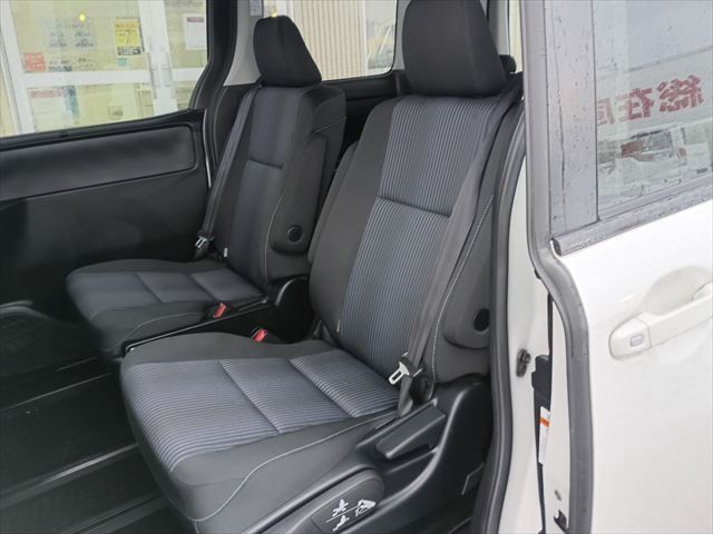 TOYOTA NOAH HYBRID 2016 Image 31