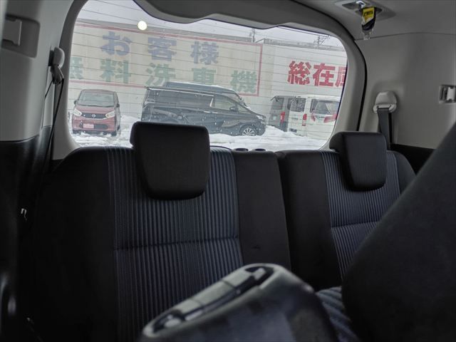 TOYOTA NOAH HYBRID 2016 Image 31