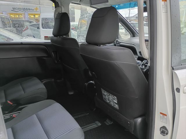 TOYOTA NOAH HYBRID 2016 Image 31