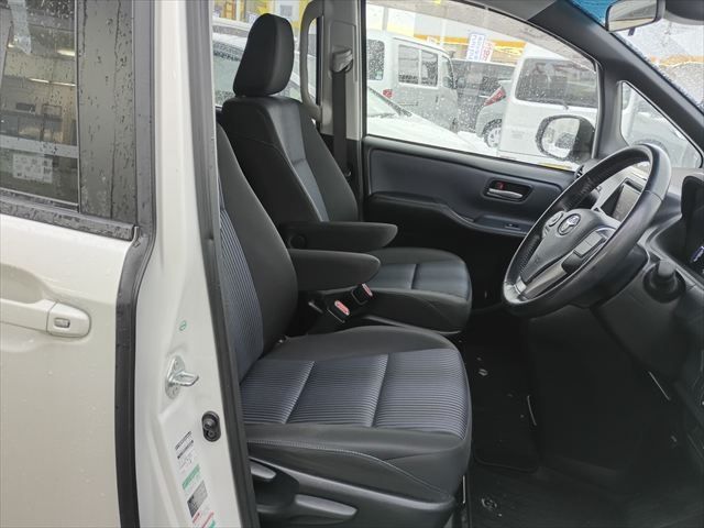 TOYOTA NOAH HYBRID 2016 Image 31