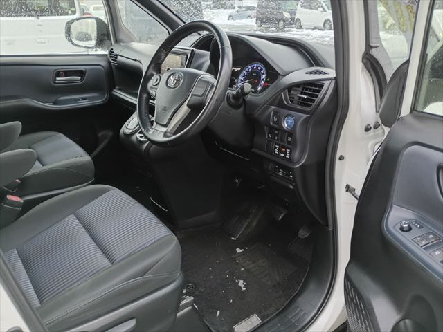 TOYOTA NOAH HYBRID 2016 Image 31