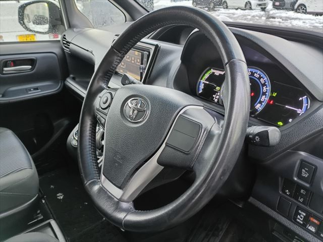 TOYOTA NOAH HYBRID 2016 Image 31