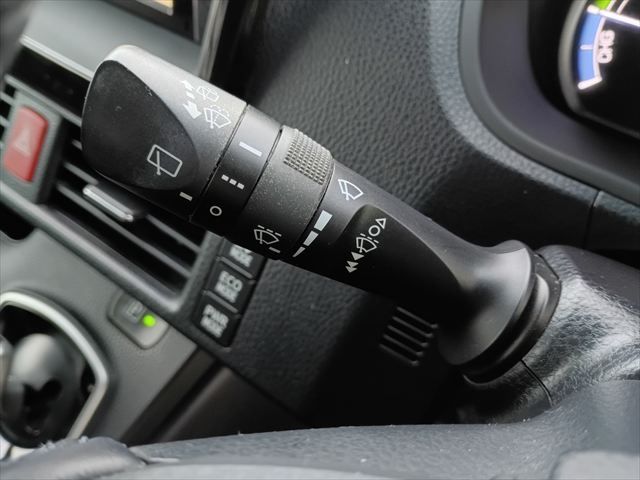 TOYOTA NOAH HYBRID 2016 Image 31