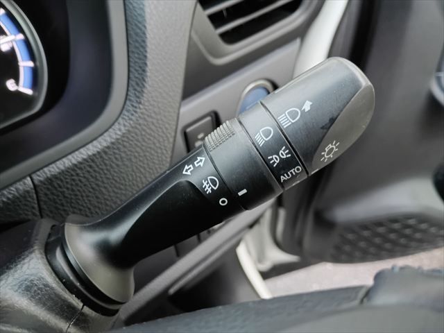 TOYOTA NOAH HYBRID 2016 Image 31