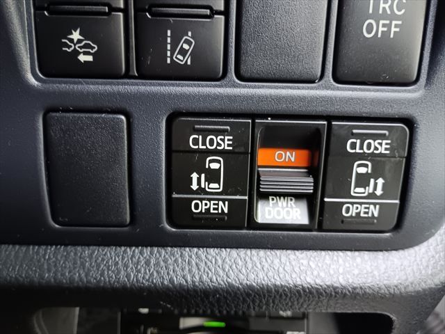 TOYOTA NOAH HYBRID 2016 Image 31