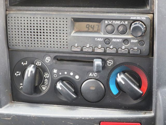 ISUZU ELF 2011 Image 31