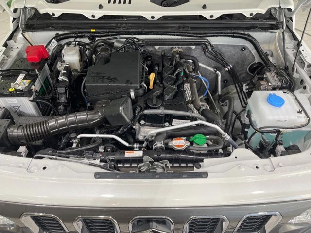 SUZUKI JIMNY NOMADE 2025 Image 31