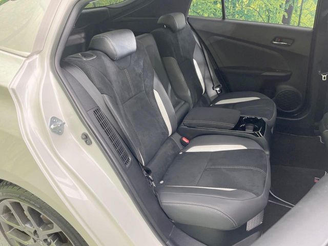 TOYOTA PRIUS PHV 2018 Image 31