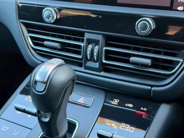 PORSCHE MACAN 2022 Image 31