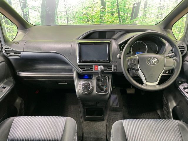 TOYOTA VOXY 2015 Image 31
