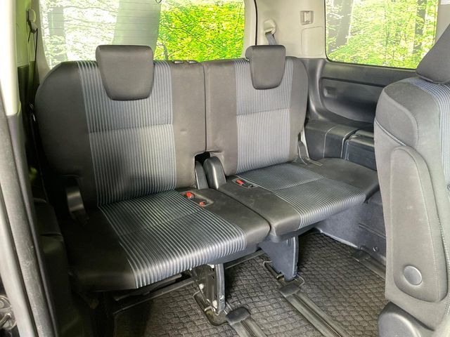 TOYOTA VOXY 2015 Image 31