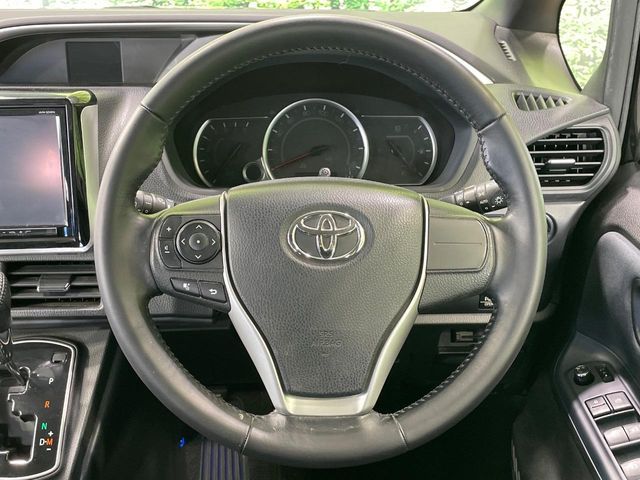 TOYOTA VOXY 2015 Image 31