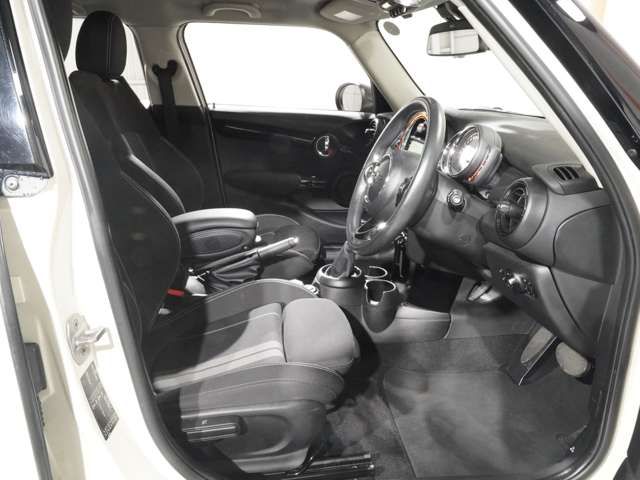 BMW MINI COOPER SD 5DOOR 2019 Image 31